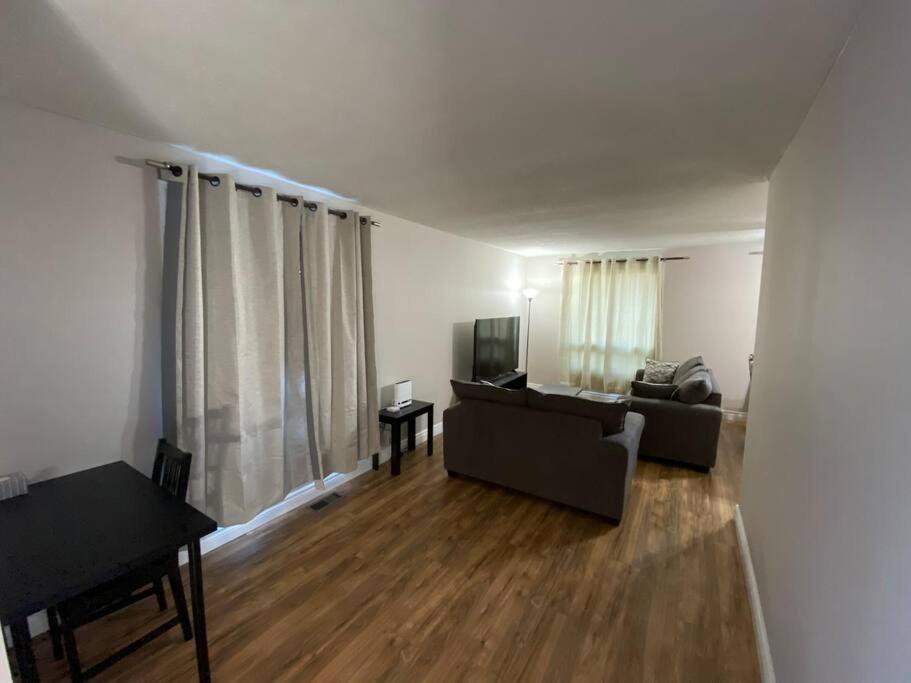 Kingston Comfort Hub 외부 사진