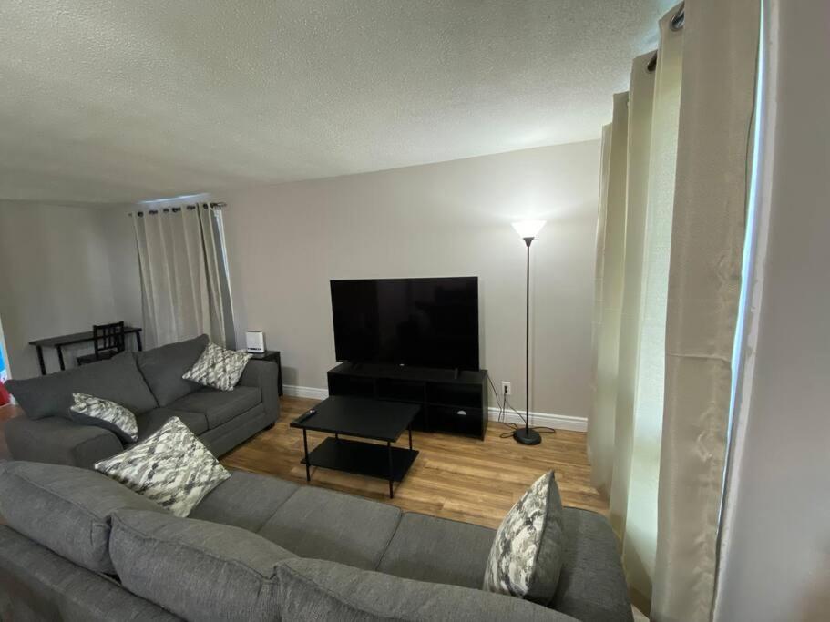 Kingston Comfort Hub 외부 사진
